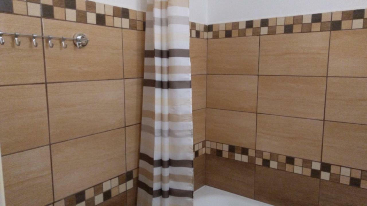 Gesztenyés Apartman Miskolc Esterno foto