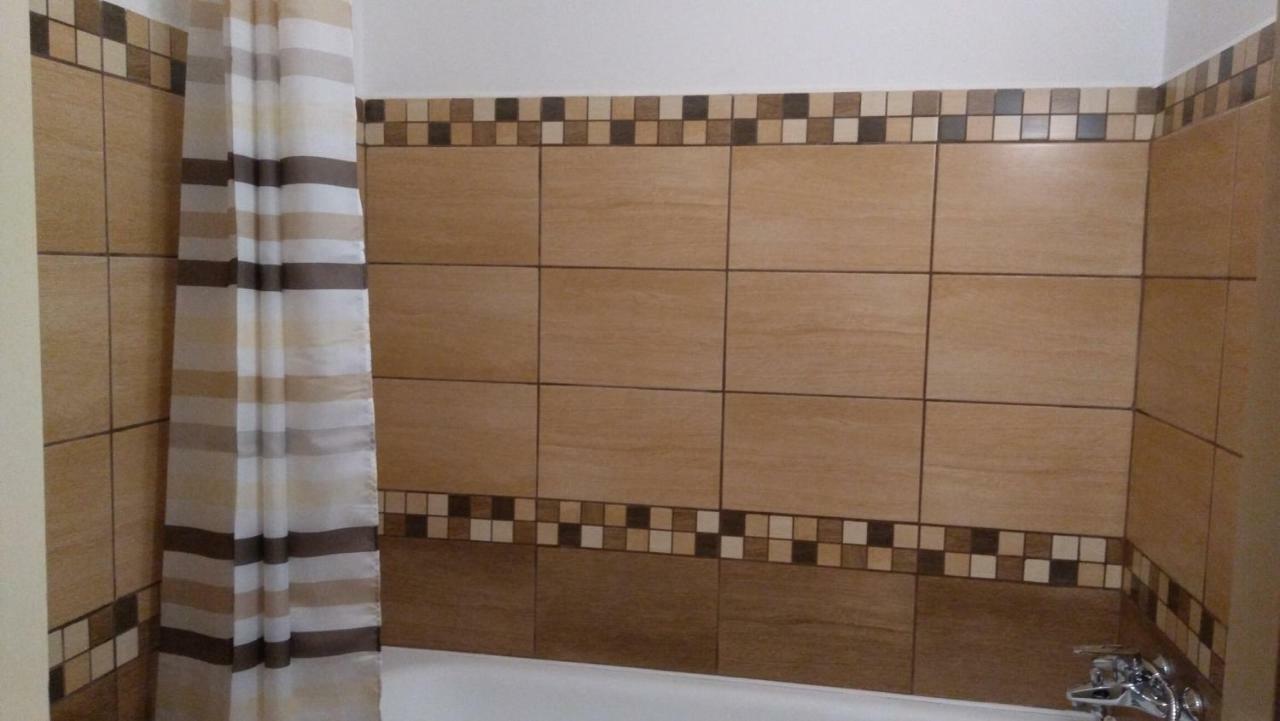 Gesztenyés Apartman Miskolc Esterno foto