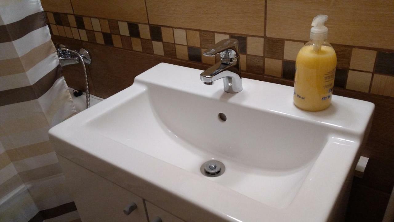 Gesztenyés Apartman Miskolc Esterno foto