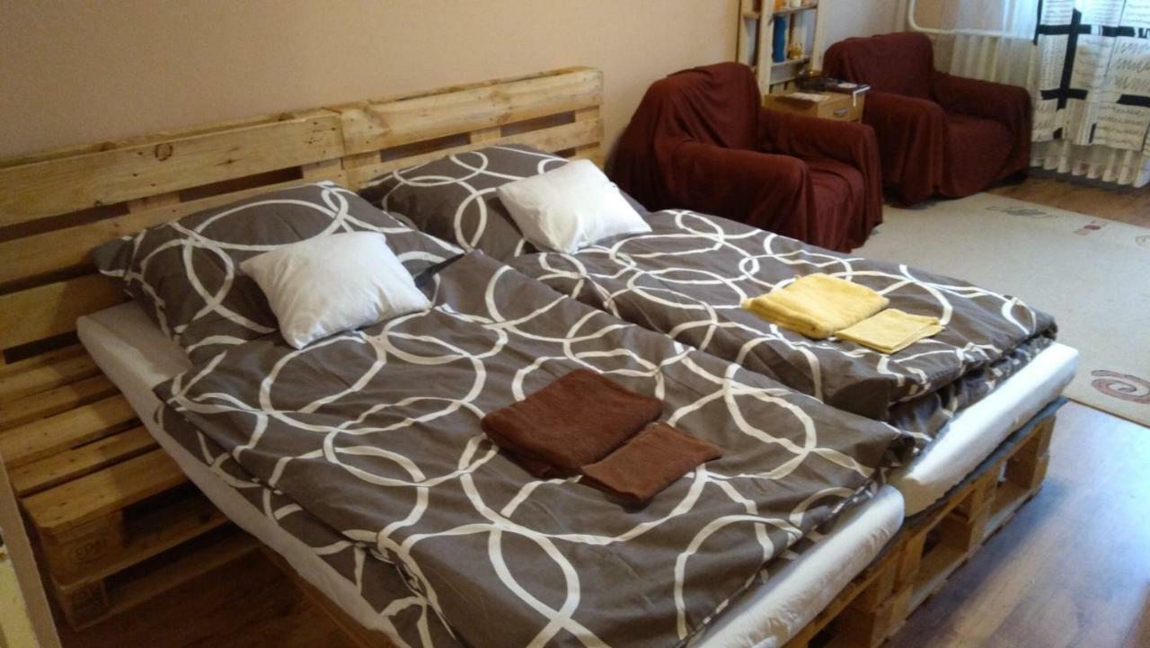 Gesztenyés Apartman Miskolc Esterno foto