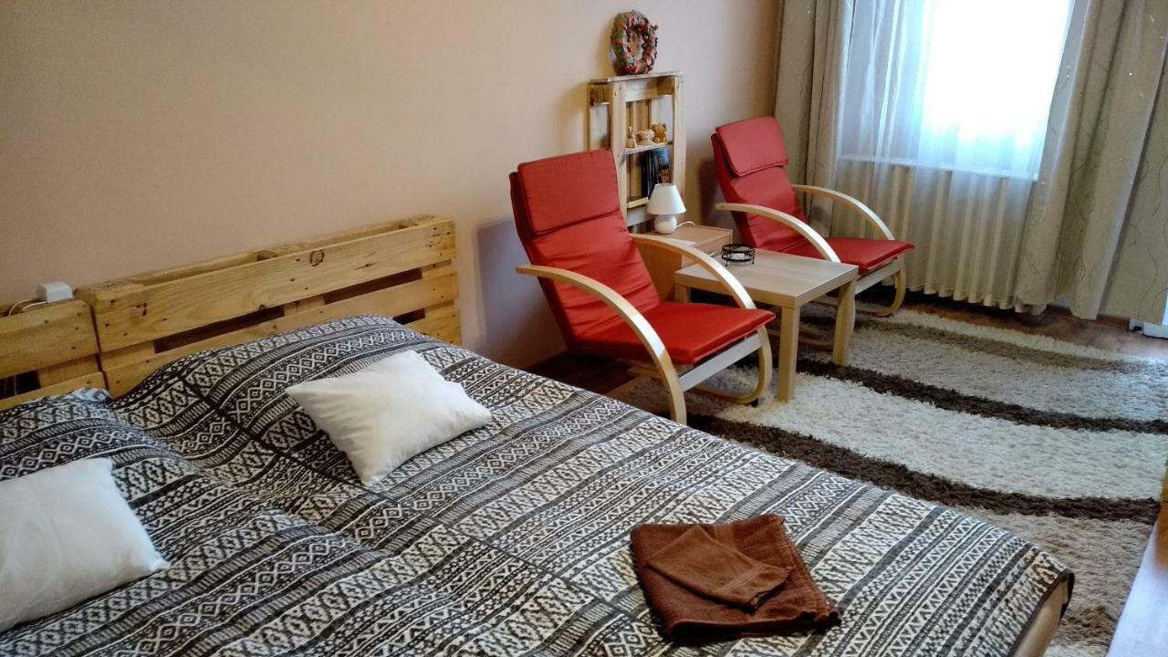 Gesztenyés Apartman Miskolc Esterno foto