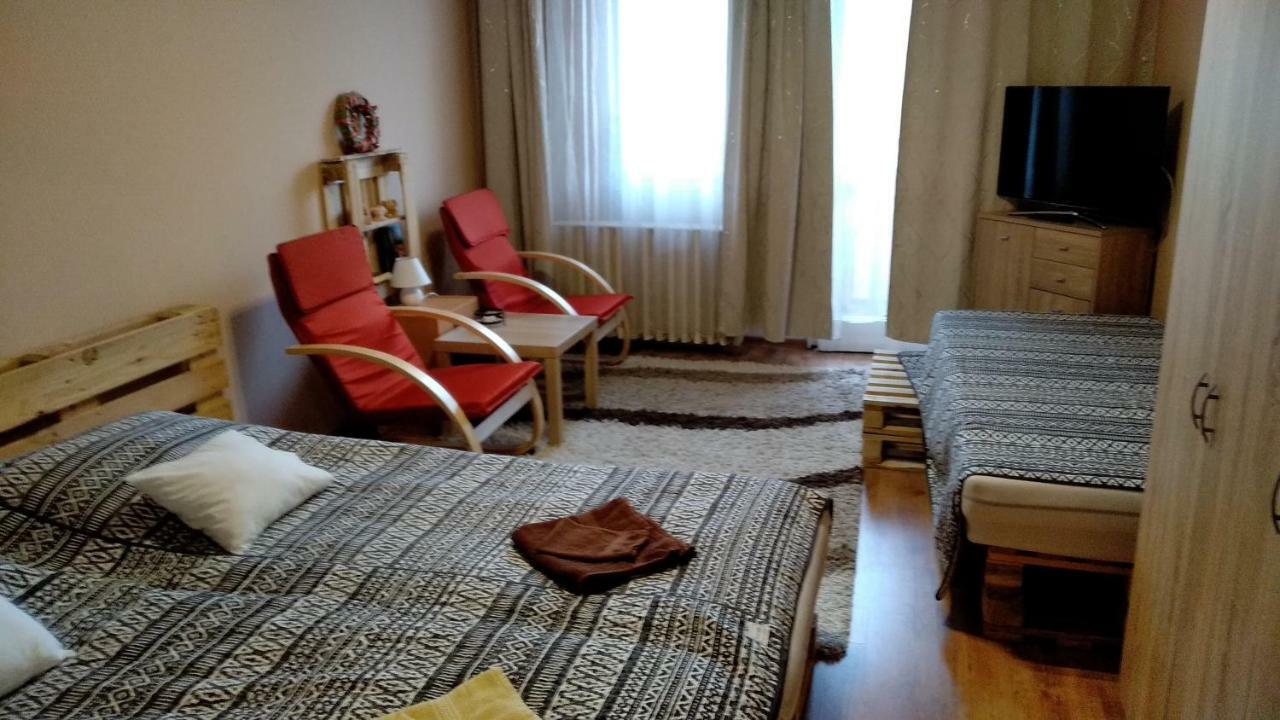 Gesztenyés Apartman Miskolc Esterno foto